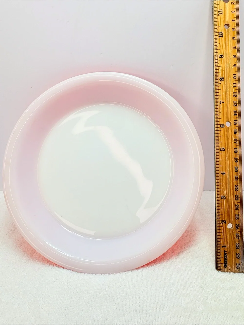 Vintage Pyrex Pie Dish In Excellent Condition